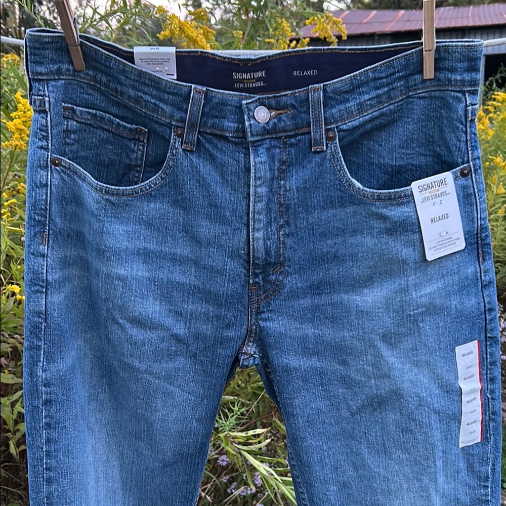 NWT Levi’s Signature Gold Relaxed Men’s Jeans 34X36 Flex Waist Straight Leg